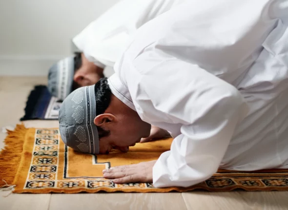 muslim-men-praying-during-ramadan-2023-11-27-05-28-18-utc